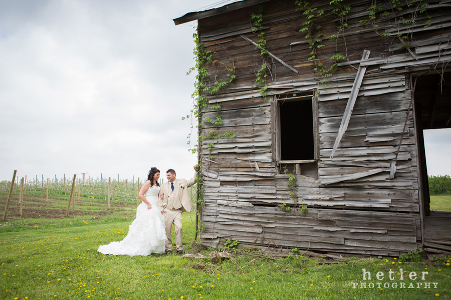 witt's inn michigan barn wedding photography 0002