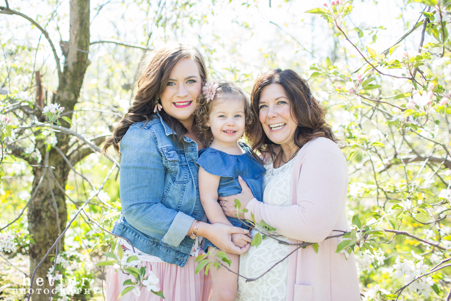 grand rapids family photography in the spring apple orchard 0004