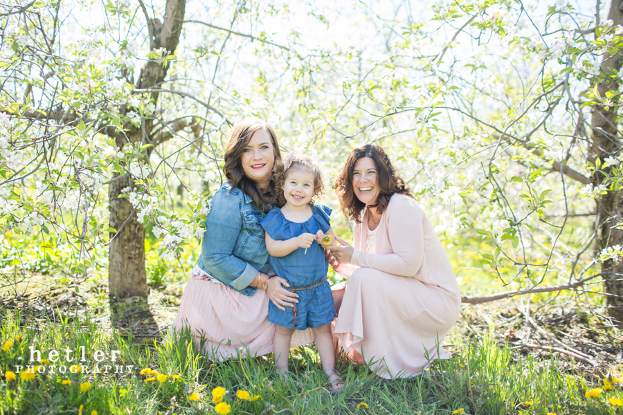 grand rapids family photography in the spring apple orchard 0008