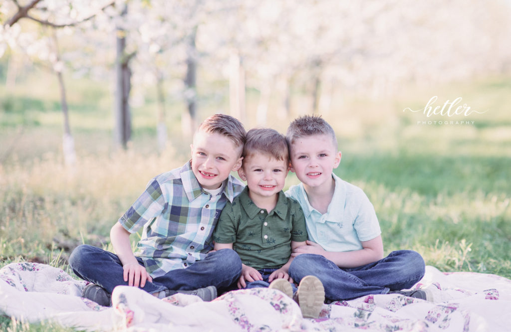 Rockford spring extended family portraits with apple blossoms