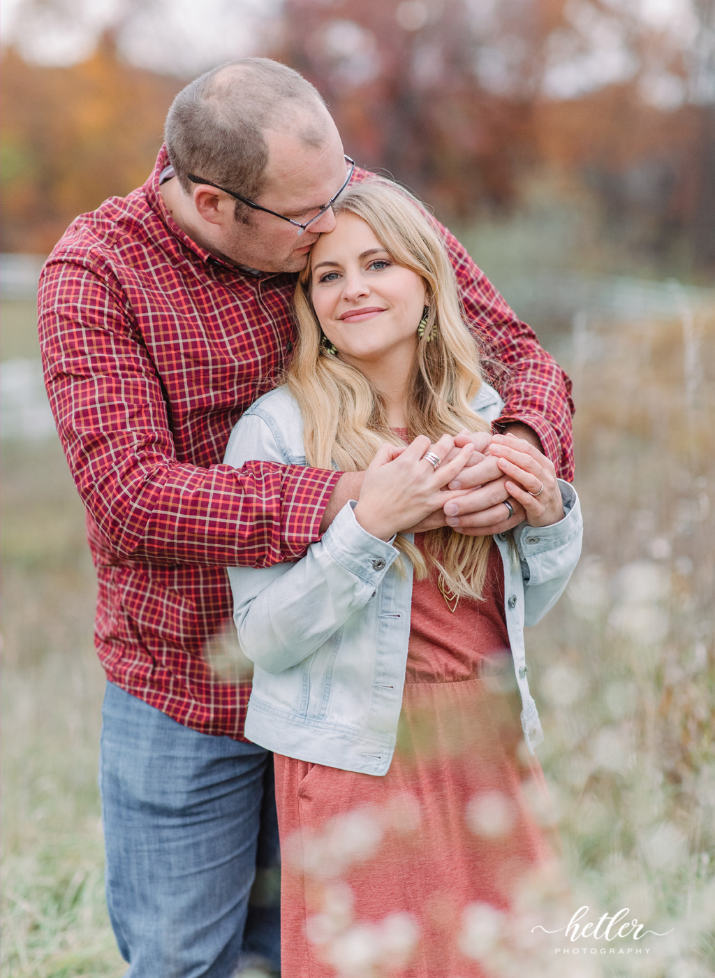 Extended family photos in Grand Rapids Michigan at Hydrangea Blu barn with gorgeous fall colors