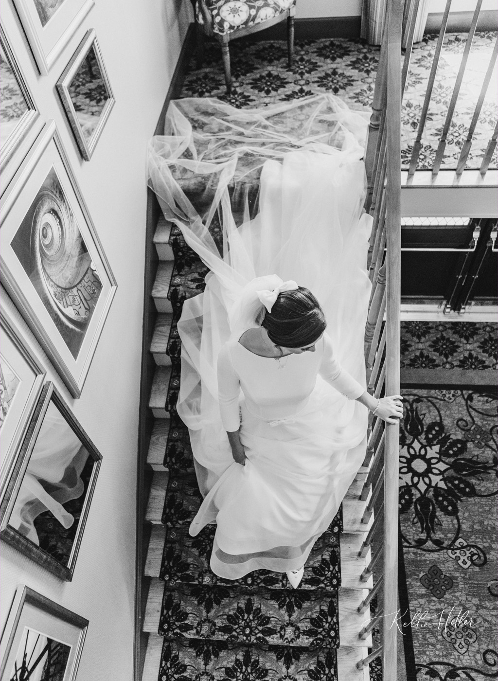 bride walking down stairs at glen oaks country club in detroit